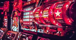Multi-sport dashboard showing Liga 1, live casino, and payment options